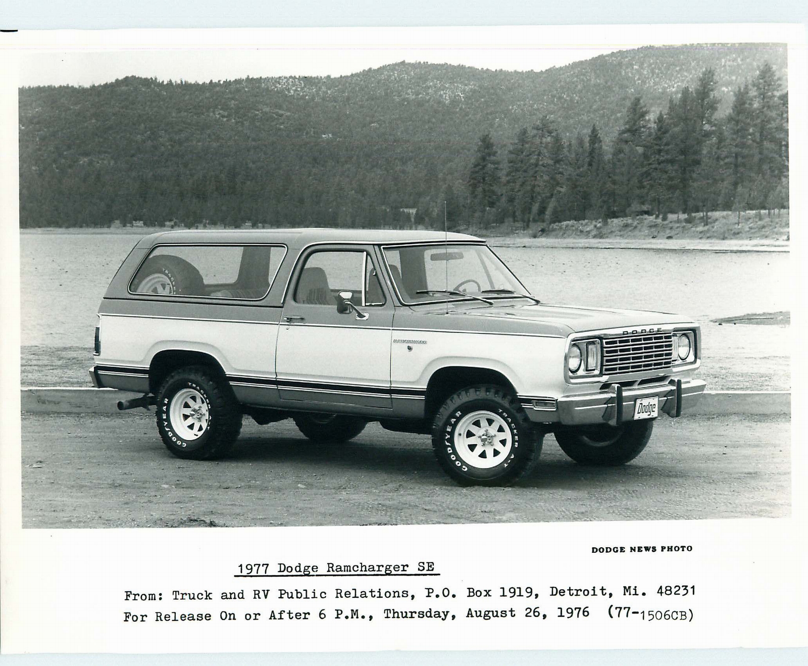 n_1977 Dodge Ramcharger PR Photo-08.jpg